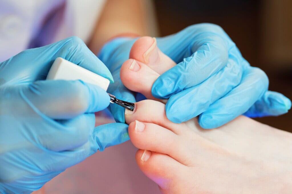 Aplicación de capa de esmalte semi